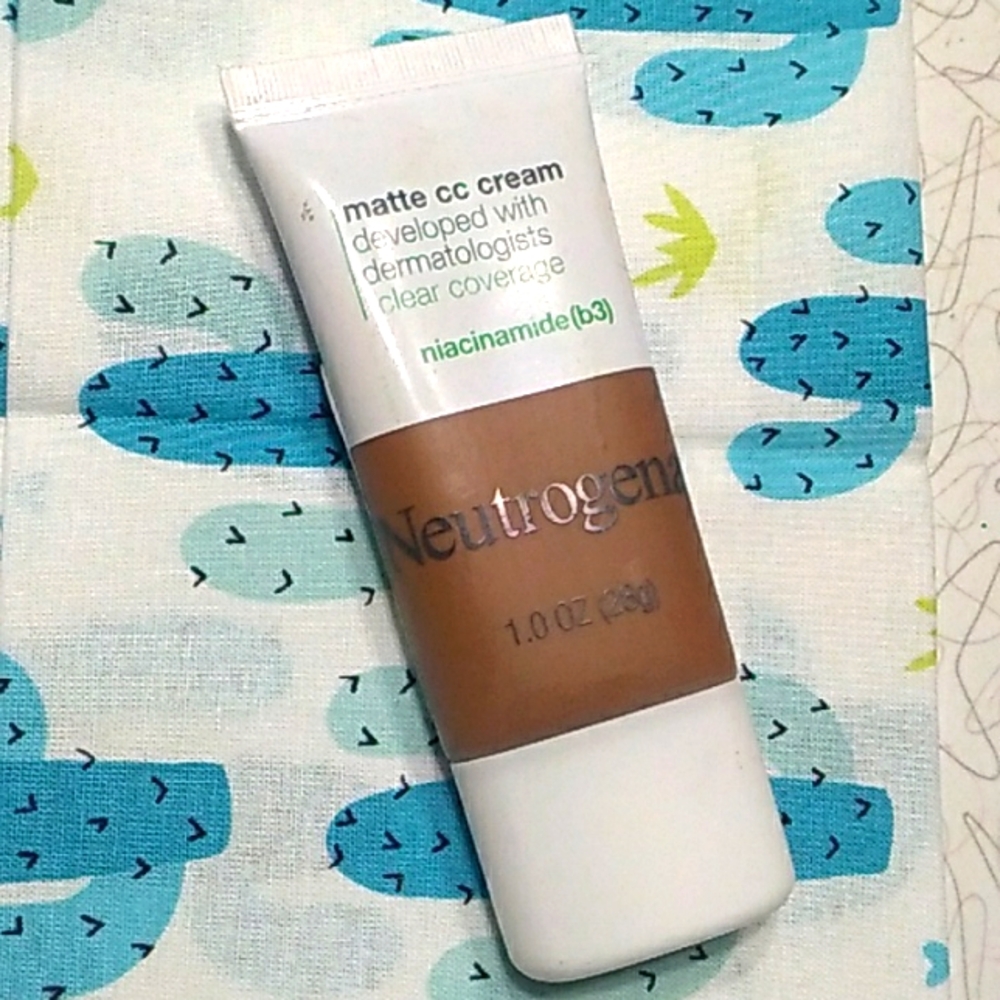 NWT Neutrogena matte CC cream in Cinnamon 9.0